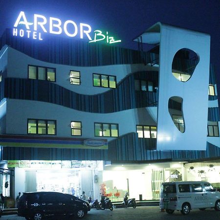 アルボル ビズ ホテル マカッサル エクステリア 写真